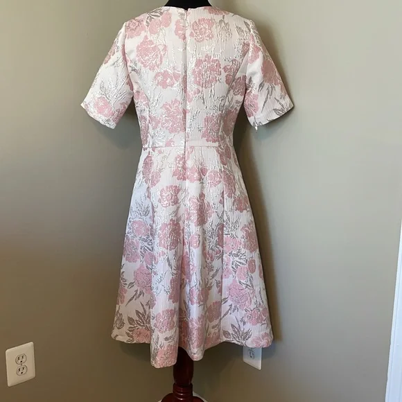 Spring dress - Picture 2 of 3